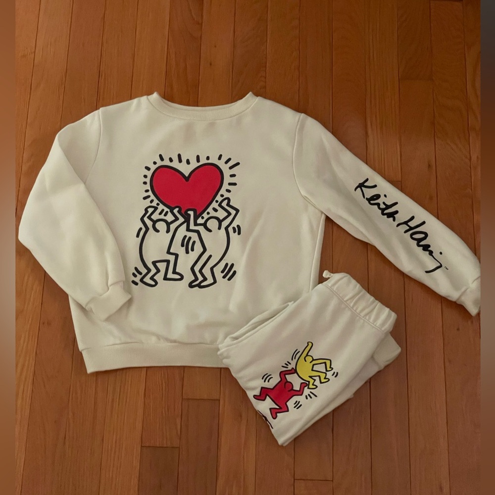 Sweater and sweat pants set, cream color .